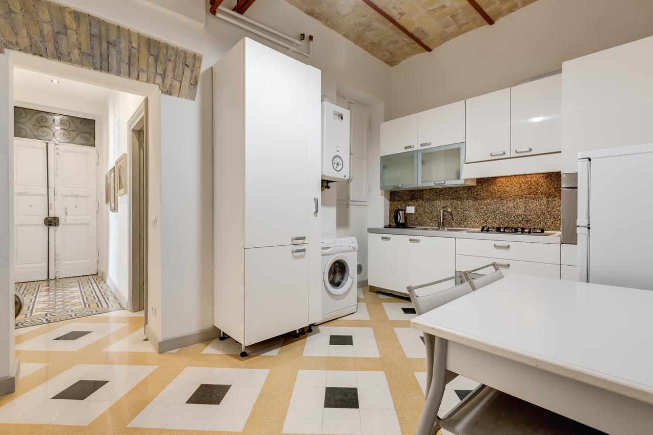 Monti Colosseum Apartment Рим Екстер'єр фото