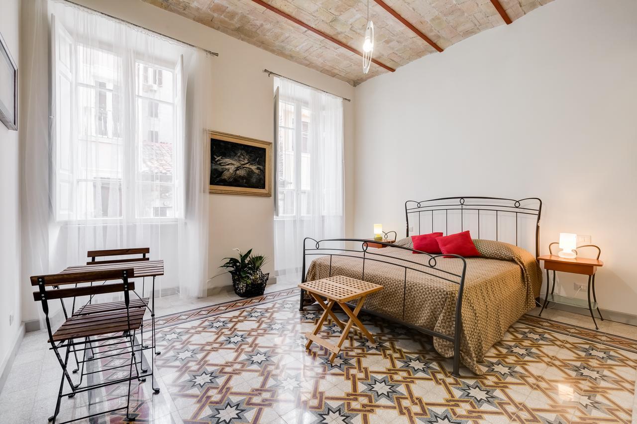 Monti Colosseum Apartment Рим Екстер'єр фото